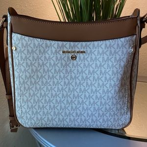 Michael Kors Jet Set Charm Crossbody